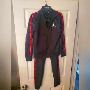 Jordan 2 piece set, Boys Size youth medium, like new